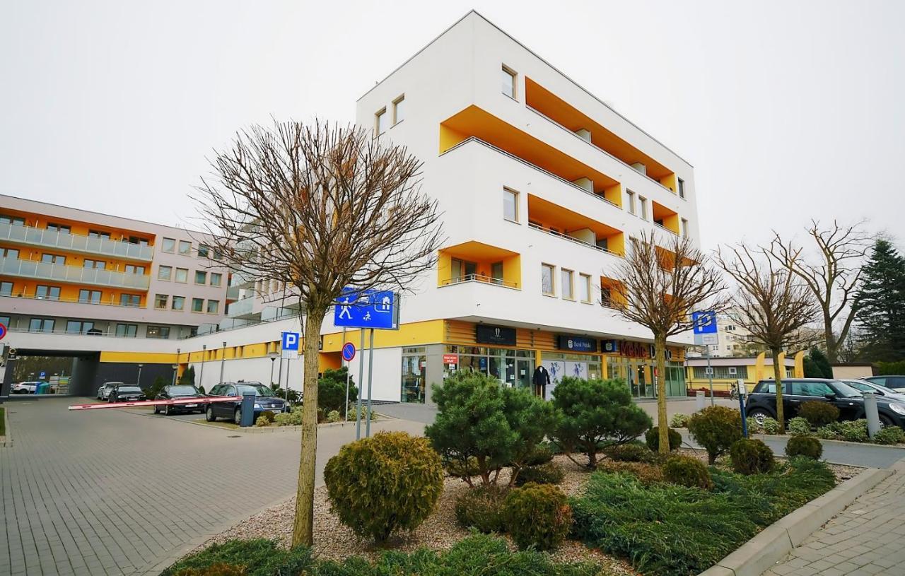 Miodowy Dom Exspanse Apartament 2 Lub 3 Pokoje Z Tarasem I Parkingiem Колобжег Екстериор снимка