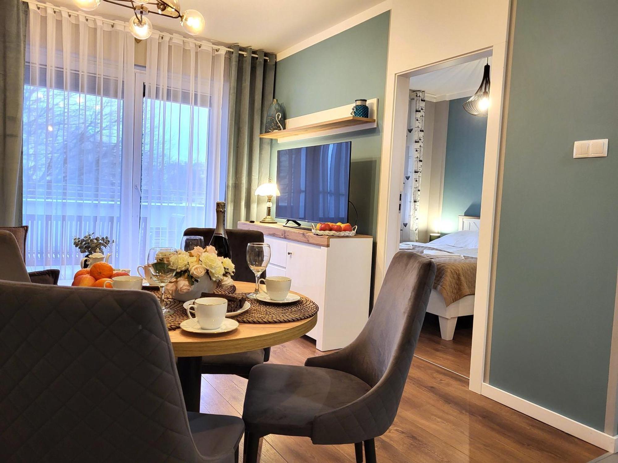 Miodowy Dom Exspanse Apartament 2 Lub 3 Pokoje Z Tarasem I Parkingiem Колобжег Екстериор снимка