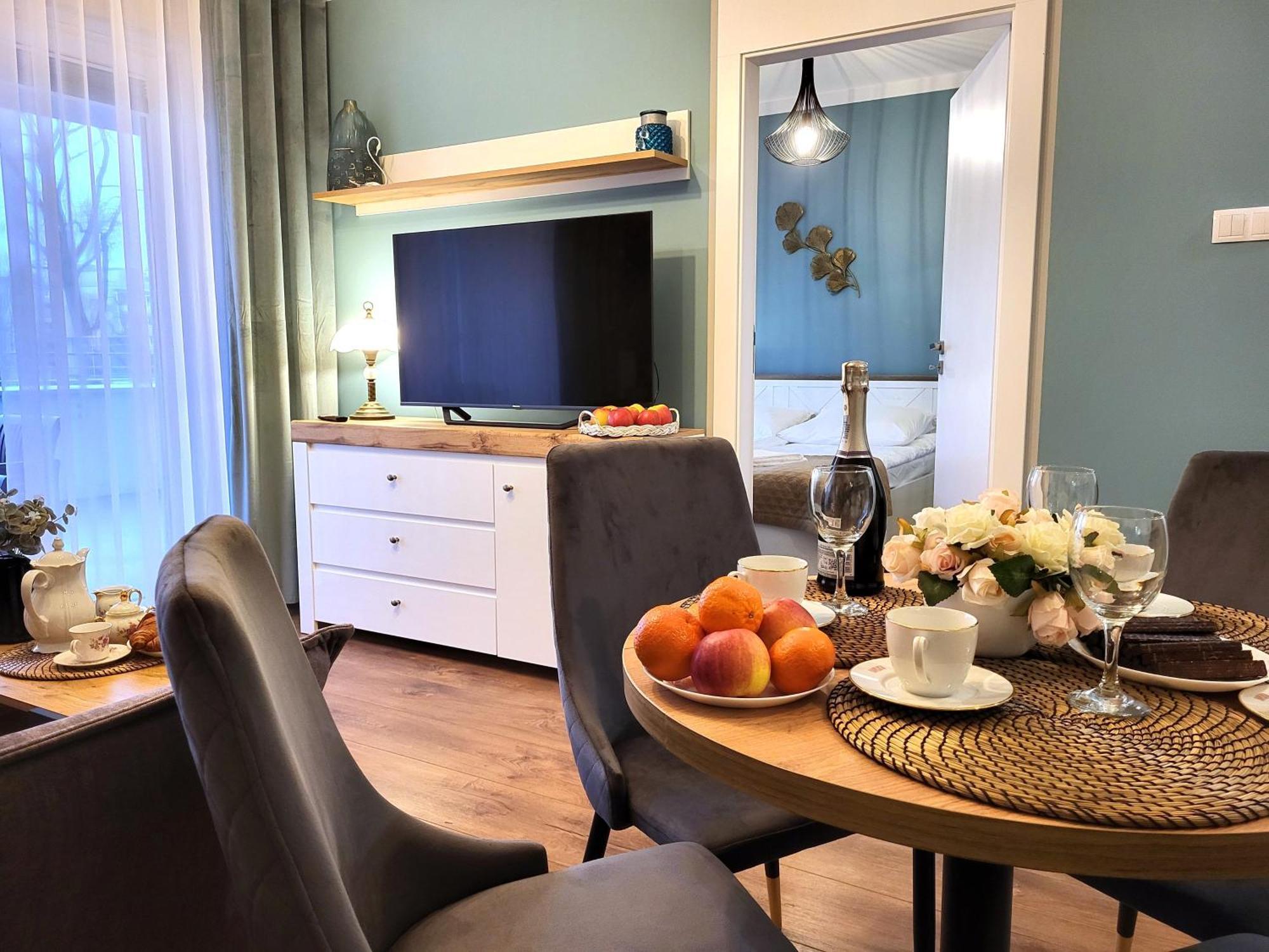 Miodowy Dom Exspanse Apartament 2 Lub 3 Pokoje Z Tarasem I Parkingiem Колобжег Екстериор снимка