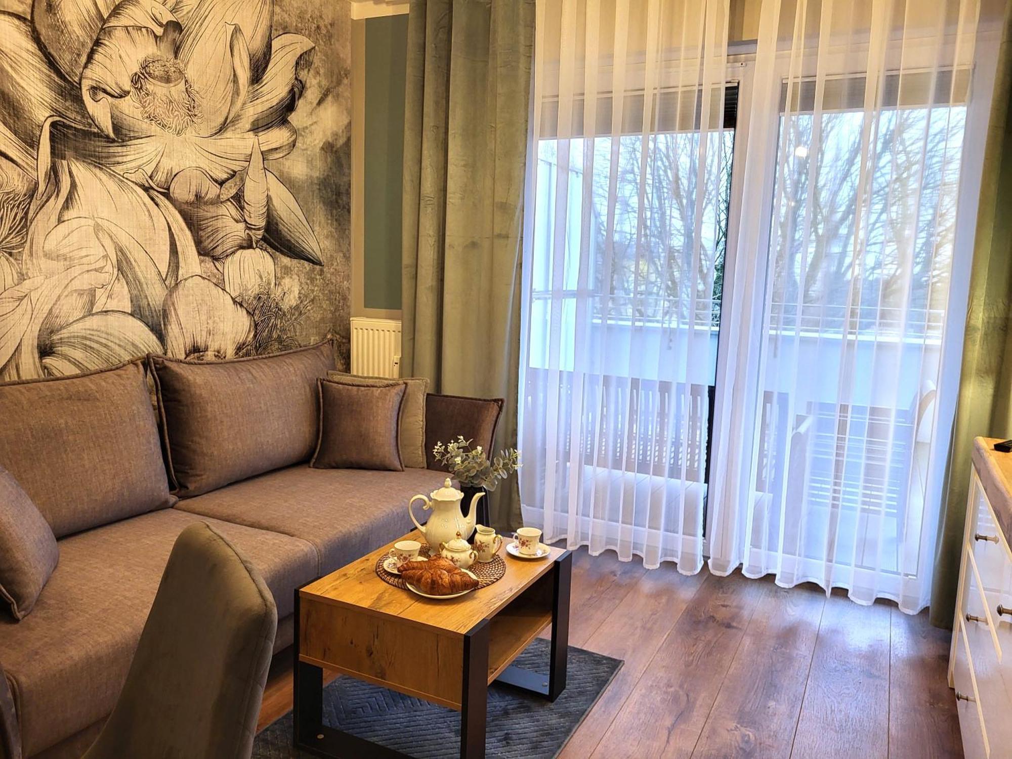 Miodowy Dom Exspanse Apartament 2 Lub 3 Pokoje Z Tarasem I Parkingiem Колобжег Екстериор снимка