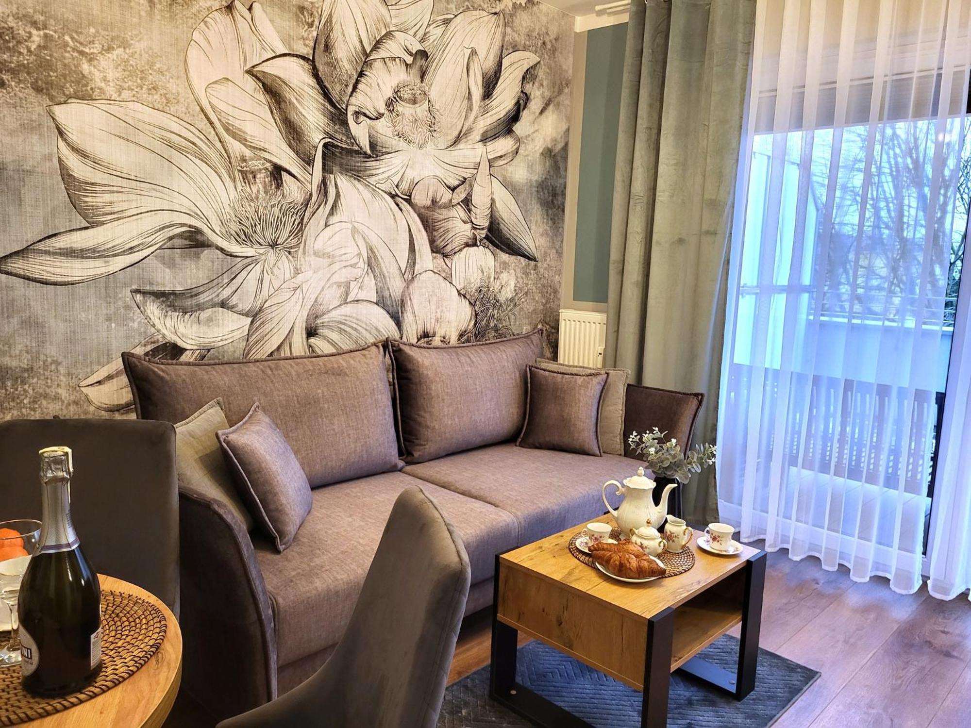 Miodowy Dom Exspanse Apartament 2 Lub 3 Pokoje Z Tarasem I Parkingiem Колобжег Екстериор снимка