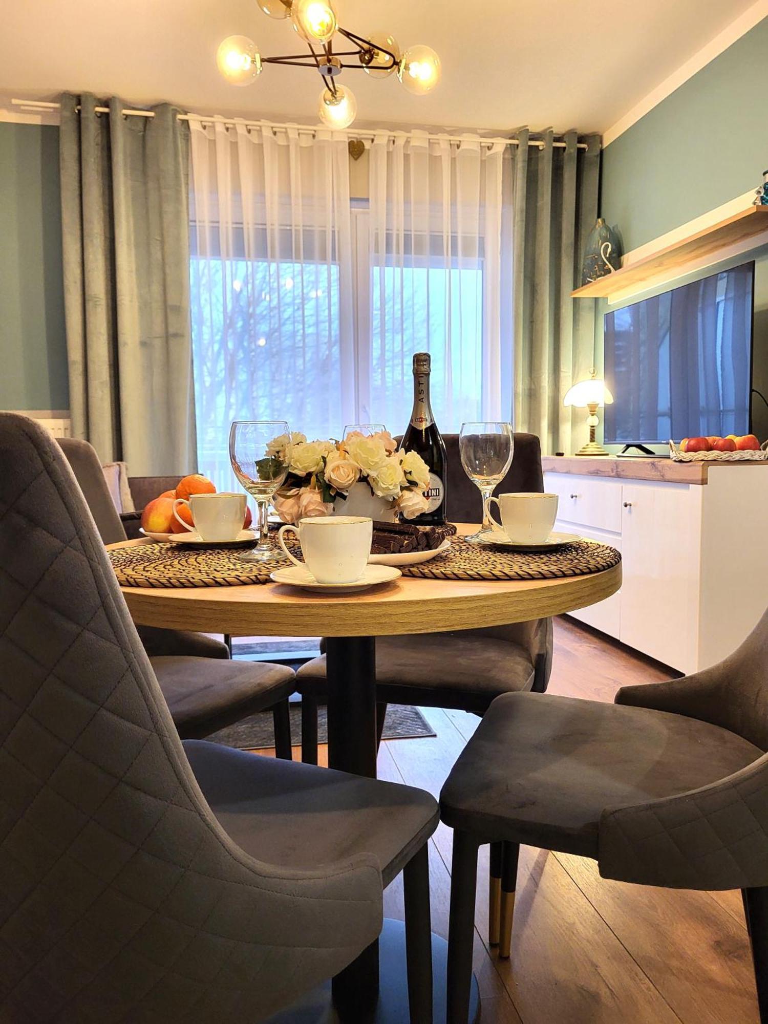 Miodowy Dom Exspanse Apartament 2 Lub 3 Pokoje Z Tarasem I Parkingiem Колобжег Екстериор снимка