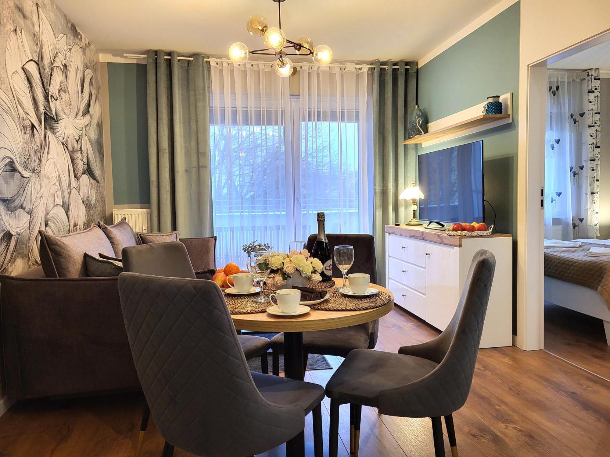 Miodowy Dom Exspanse Apartament 2 Lub 3 Pokoje Z Tarasem I Parkingiem Колобжег Екстериор снимка