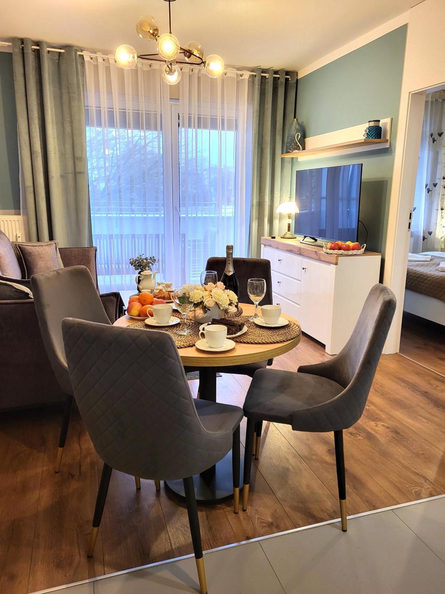 Miodowy Dom Exspanse Apartament 2 Lub 3 Pokoje Z Tarasem I Parkingiem Колобжег Екстериор снимка