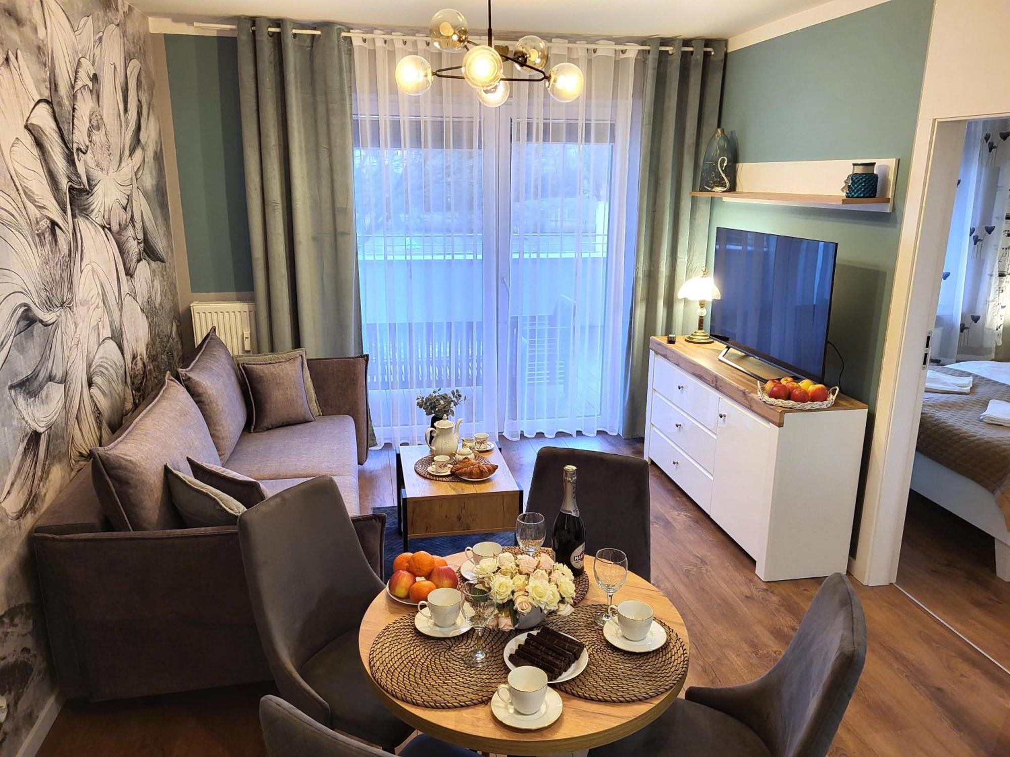 Miodowy Dom Exspanse Apartament 2 Lub 3 Pokoje Z Tarasem I Parkingiem Колобжег Екстериор снимка